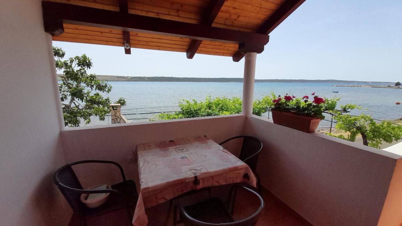 Apartmani Mirko Ljubac Ražanac Exterior foto